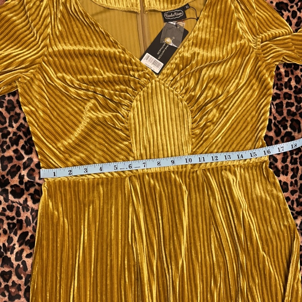 Elegant Gold Pleated Dress - Picture 7 of 8